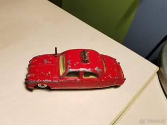 Corgi toys Jaguar 2.4L Fire - 4