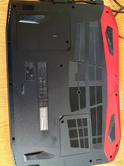 Acer Predator Helios 300 Obsidian Black kovový - 4