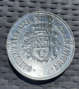 Stará plechová cedule ŽEBRAČENKA přispívá na místní chudé - 4