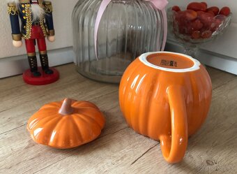 ———-Oranžový tekvicový hrnček s pokrievkou, 4 E——- - 4