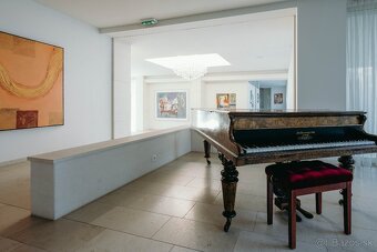 Nadčasová elegancia v srdci zelene - 4