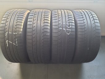 275/40R22 - 4