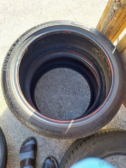 225/40r18 - 4