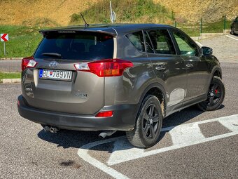 Toyota RAV4 2,2 D-4D 110kW 4WD (ťažné, park.kamera, keyless) - 4