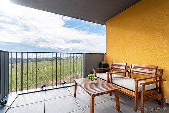 NA PREDAJ MODERNÝ 3-IZBOVÝ BYT S KRÁSNYM VÝHĽADOM - 4