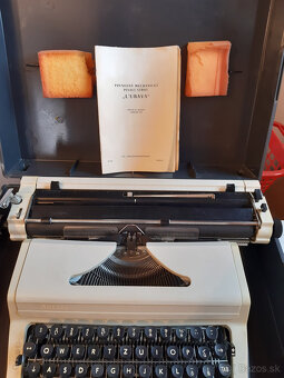 Písací stroj v kufríku - 4