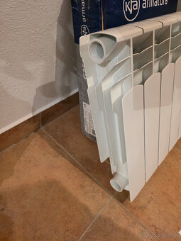 nový hlinikový radiátor - 4