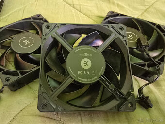 Predam 120mm ventilatory - EKWB a Lian LI - 4