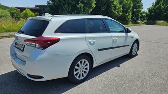 Toyota Auris Hybrid touring sport kombi - 4