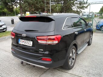 Kia Sorento 2.2 CRDi 4x4 147kW automat,ťažné,360°kamera,pano - 4