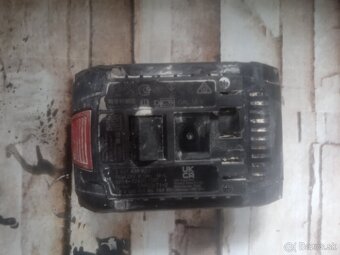 Predám baterku bosch 8.0Ah a vistupim 18V do aku srobovacku - 4