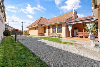 Rodinný dom s vidieckým štýlom na predaj v obci Tomášikovo - 4