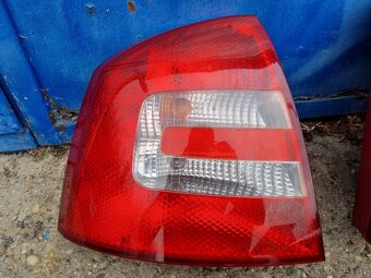 PREDAM ZADNE SVETLA SKODA OCTAVIA 2 sedan aj combi - 4