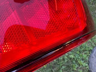 Nissan Navara zadne prave svetlo - 4