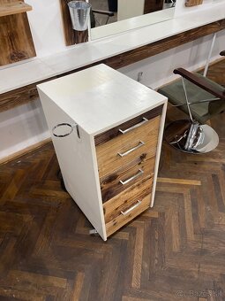 Kadernícky stolík na kolieskach – kartáčované drevo, 4× kusy - 4