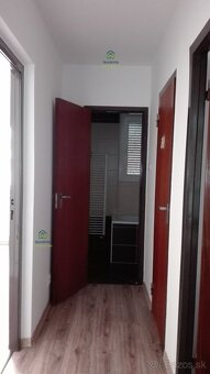 4 izbový byt v centre mesta DS, s veľkým balkónom a veľkou p - 4
