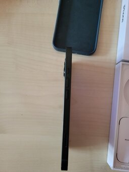 Apple iPhone 13 256 GB zelený - 4