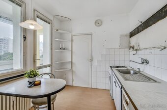 NA PREDAJ 2-IZBOVÝ BYT, PÔVODNÝ STAV, VEĽKÁ LOGGIA, KARLOVKA - 4