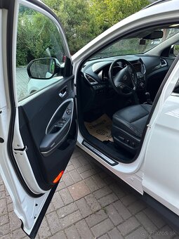 Hyundai Grand Santa Fe - 4