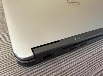 Dell Latitude E7240 i5 / 8 GB / 256GB SSD - 4