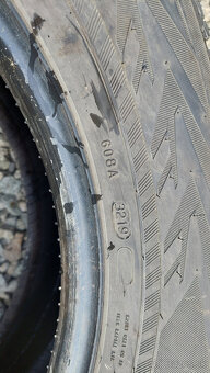 NOKIAN 265/55R19 - 4