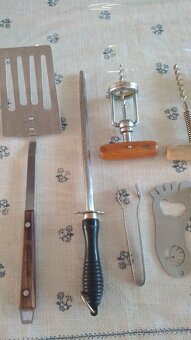 Predám. krhlu,mech vešiakov, kuchynské náradie,pomôcky - 4