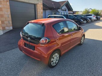 Toyota aygo 1.0 vvti rok 2009 oranžová metalíza 5 dverova - 4