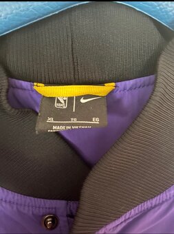 Los Angeles Lakers - 4