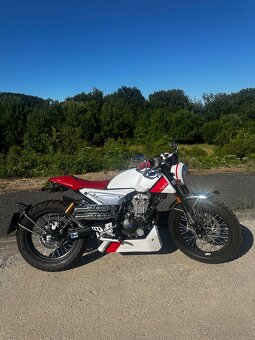 Nová štýlová motorka Mondial HPS - 4