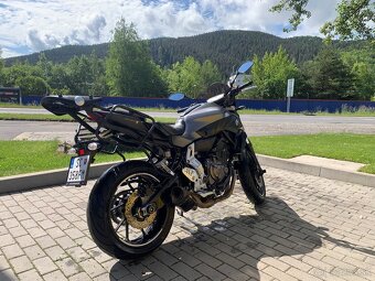 YAMAHA MT07 - 4