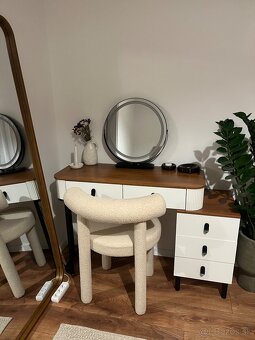 Kozmetický stol - 4