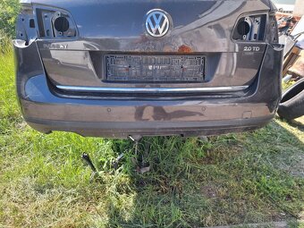 Predám zadny nárazník na VW Passat b6 kombi - 4