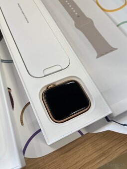 Apple Watch SE 44 MM - 4