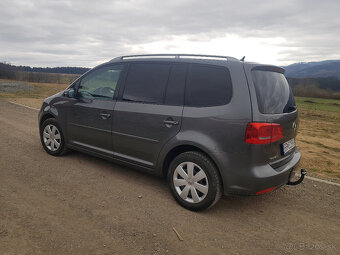 Volkswagen Touran 1.6 TDI Comfortline - 4