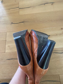 Predám štýlové celokožené topánky Tommy Hilfiger,velkost 40 - 4