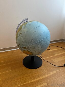 Svietiaci glóbus - 4