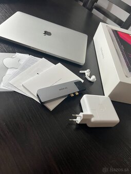  MacBook Pro 13" M2 - 4
