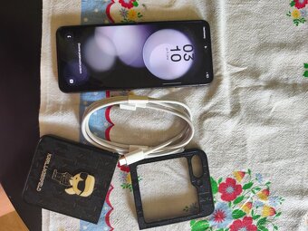 Samsung Galaxy Z Flip 5 - 4
