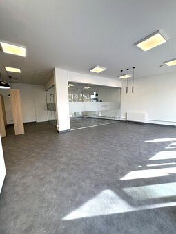 Reprezentatívny obchodný priestor v novostavbe v centre mest - 4