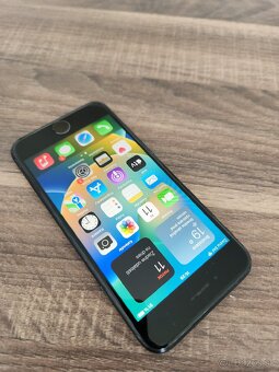 Iphone 8- 64 GB - 4