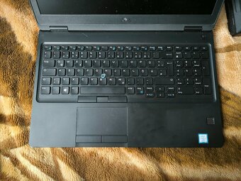 Predam rozpredam NB dell latituda 5590 - 4