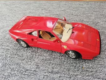 1:18 FERRARI GTO Bburago - 4