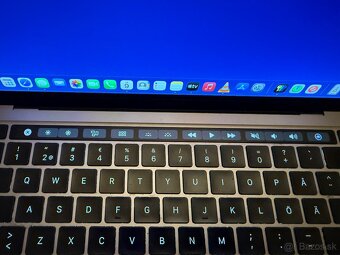MacBook Pro 13” (2020) – 16 GB RAM, 512 GB SSD, Touch Bar - 4