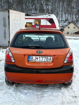 Kia Rio - 4