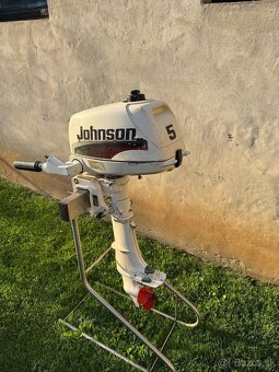 LODNÝ MOTOR JOHNSON 5 2T - 4