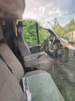 Predám nepojazdny Ford transit - 4