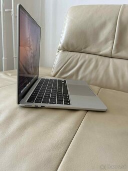 MacBook Air 13" M2čip 2022 - 4
