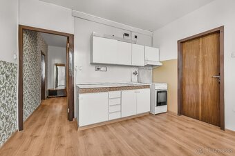 NA PREDAJ VEĽKOMETRÁŽNY 3-IZBOVÝ BYT V KÚPEĽNEJ OBCI SMRDÁKY - 4