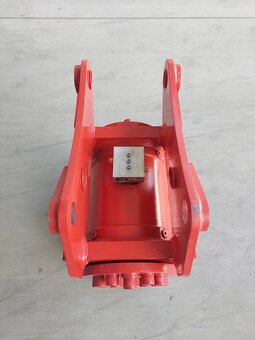 Powertilt na traktorbager New Holland , bager 8-10 ton - 4