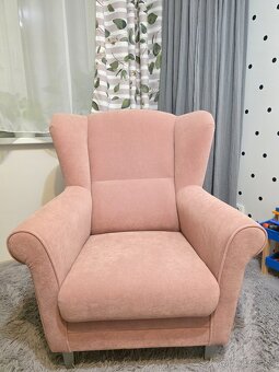 Pohodlné kreslo s taburetkou - 4